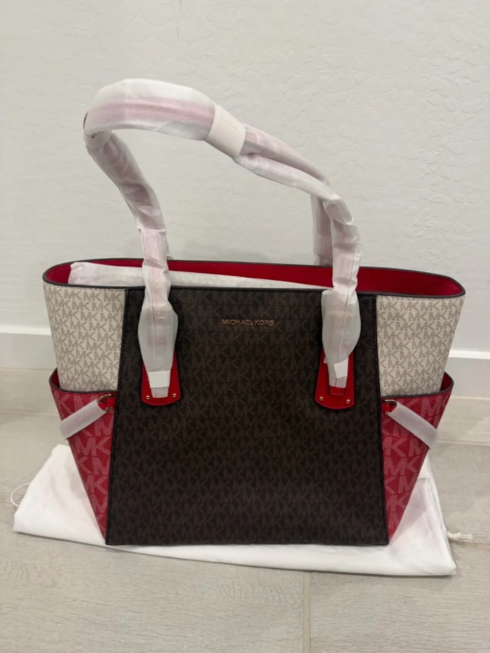 Michael Kors Signature Tote in Brown, Beige and Red Trim - Picture 2 of 6